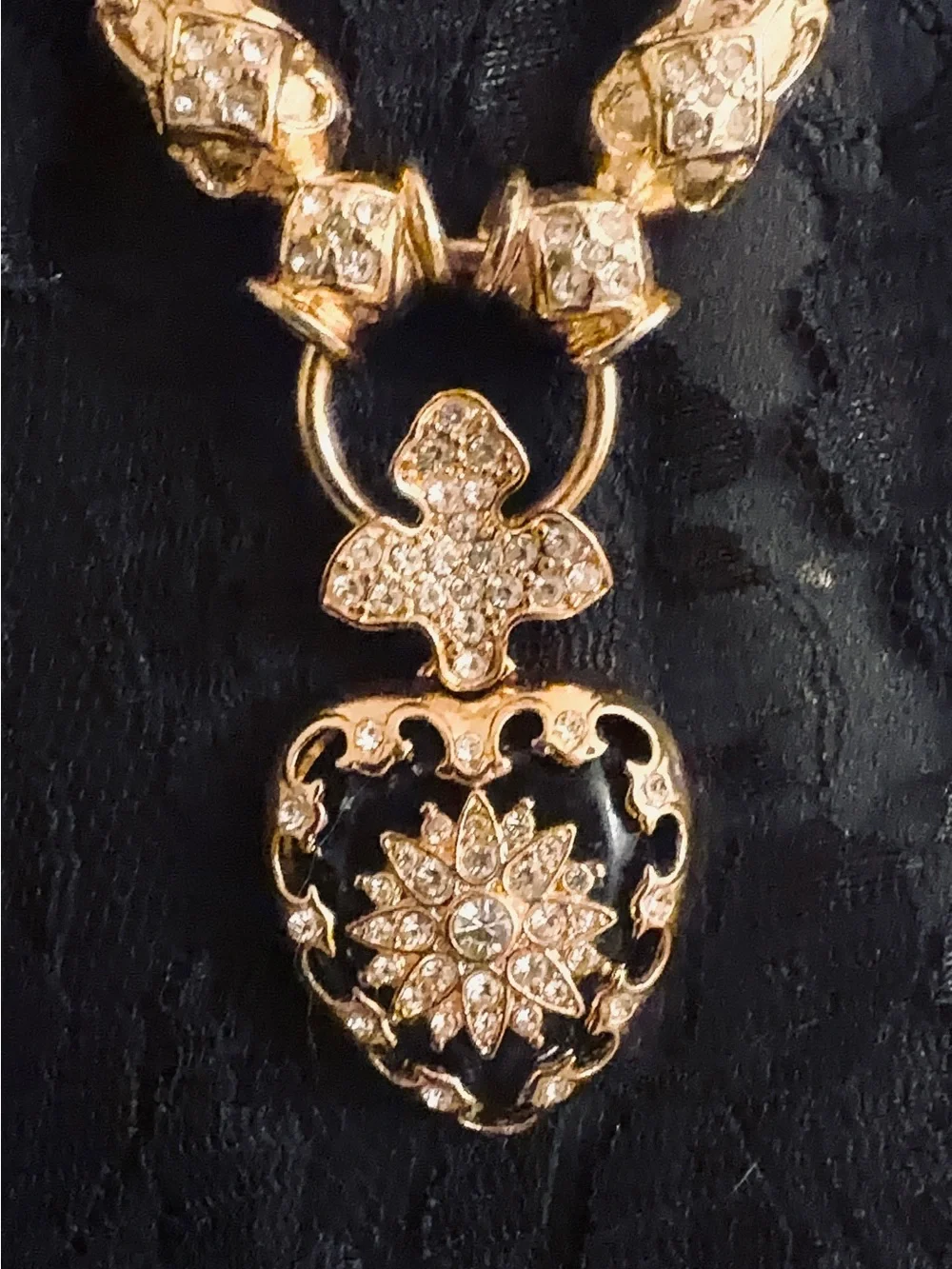 NWOT Regally Rock n Roll,… Romantic, HEARTY SWAG!